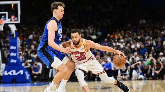 Stephen Curry fue la figura de los Warriors con 56 puntos. Stephen Curry fue la figura de los Warriors con 56 puntos.