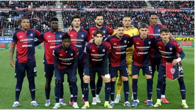 Yerry Mina en la formación del Cagliari frente al Nápoles por la Serie A.