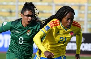 Acción de juego entre Bolivia y Colombia en la Liga de Naciones Femenina de la Conmebol.