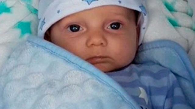 Solo piden una última oportunidad, papás de Charlie Gard insisten en que su bebé no sea desconectado