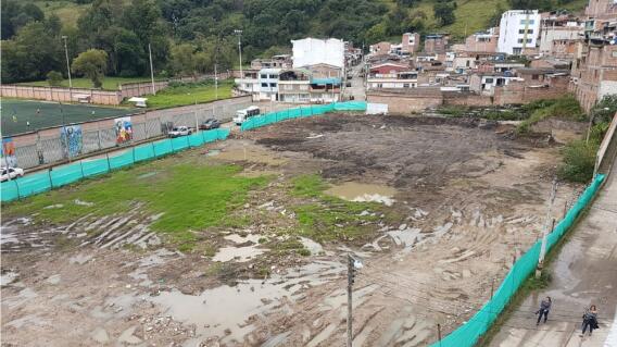 330035_BLU Radio, retrato en construcción de colegios / foto: Gobernación de Santander