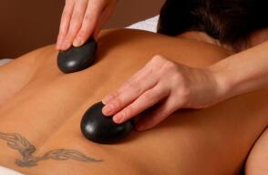 Uno de los chkras principales está ubicado en la base de la columna vertebral, está asociado con el color rojo y se relaciona con la seguridad