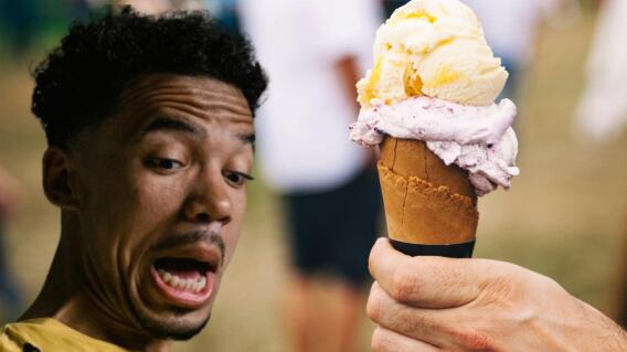 ¡Escalofriante! Un doctor asegura que encontró un dedo humano en un helado