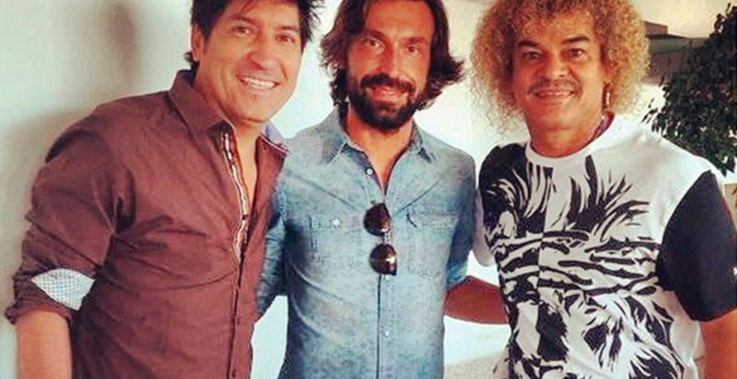 El 'Bam Bam Zamorano' y Andrea Pirlo.