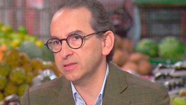 ¿Cómo está el agro en Colombia? Entrevista con el ministro de Agricultura desde una plaza de mercado