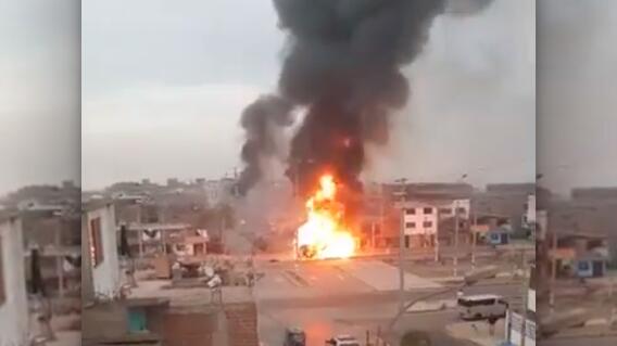 353429_Explosión de camión con gas en Lima // Foto: captura video Facebook DCVDigital 353429_Explosión de camión con gas en Lima // Foto: captura video Facebook DCVDigital