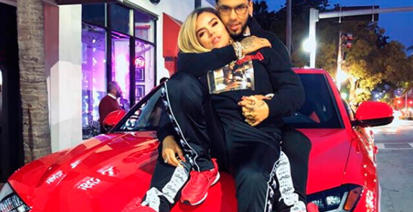 karol-g-y-anuel-gira.jpg