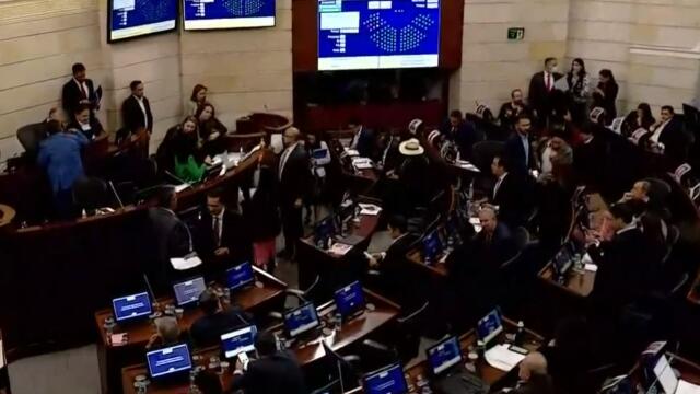 ¿Congresista a los 18 años? Reforma política radicada por el gobierno Petro genera polémica