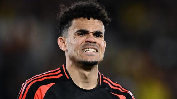 Luis Díaz, delantero de la Selección Colombia, se lamenta en un partido preparatorio Luis Díaz, delantero de la Selección Colombia, se lamenta en un partido preparatorio