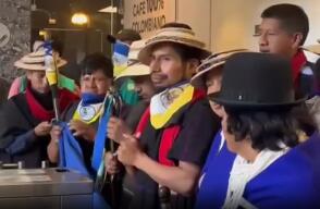 Violento ingreso de indígenas a edificio de Semana fue "una violación a la libertad de prensa"