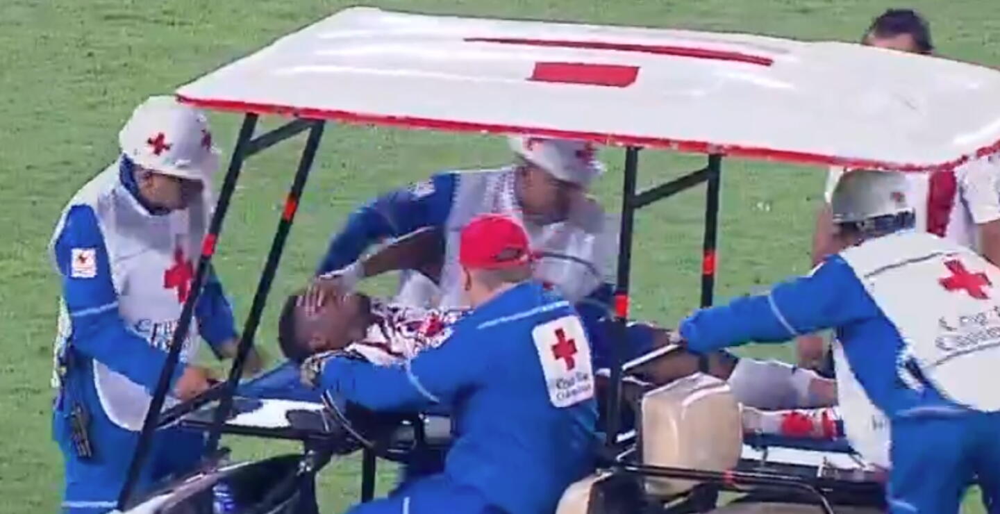 Déiber Caicedo salió llorando y en camilla del Junior vs. Medellín.
