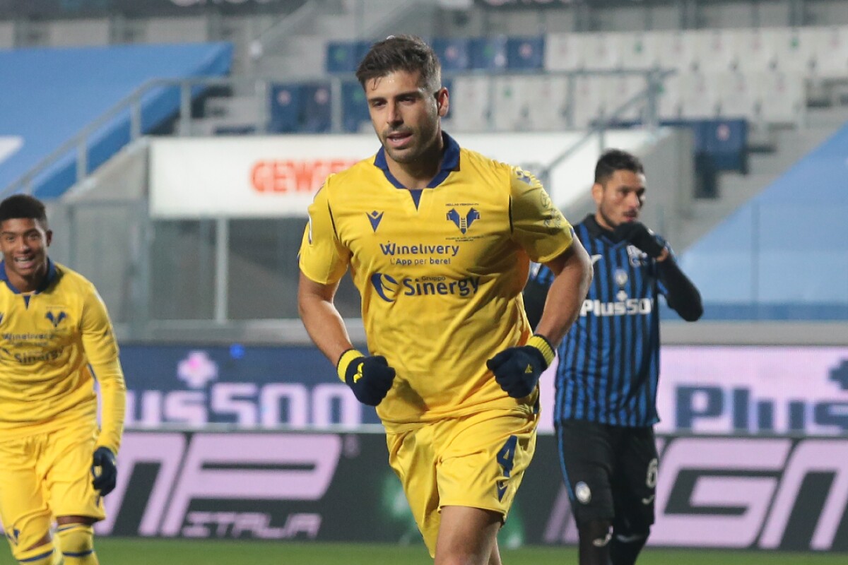 De penalti, Hellas Verona le comenzó ganando a Atalanta, en la Liga de Italia