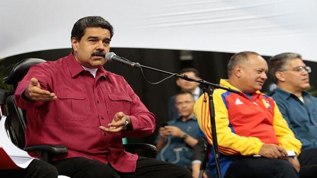 “A veces provoca convertirse en dictador frente a especuladores hijos de la gran madre”: Maduro