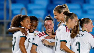 Linda Caicedo junto a sus compañeras del Real Madrid femenino.
