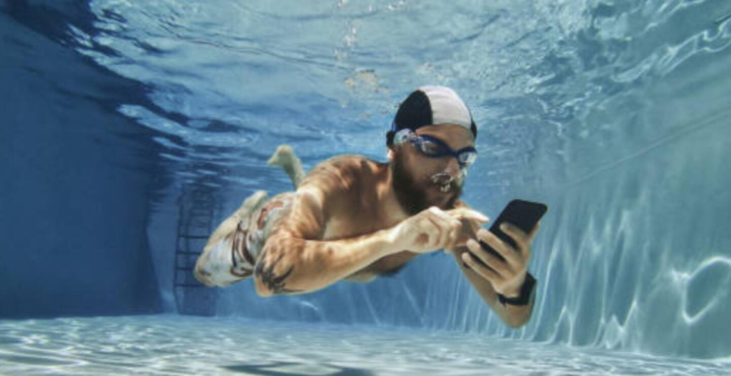 Celulares que se pueden meter al agua: le contamos cuáles son y cómo cuidarlos fácilmente