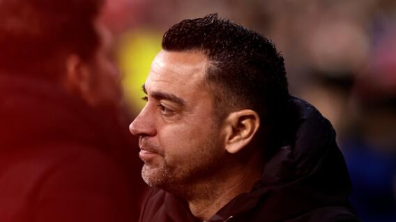 Xavi Hernández, entrenador del Fútbol Club Barcelona, en medio de un partido Xavi Hernández, entrenador del Fútbol Club Barcelona, en medio de un partido