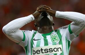 Marino Hinestroza salió expulsado frente a Internacional, por Copa Libertadores. Marino Hinestroza salió expulsado frente a Internacional, por Copa Libertadores.
