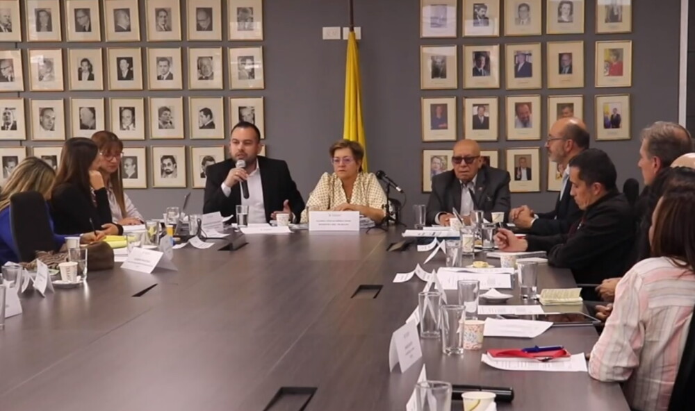 Gobierno, gremios y centrales obreras llegan a un acuerdo "histórico" respecto a la OIT