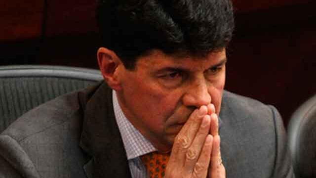 No piensa renunciar: Saúl Cruz reapareció en los pasillos del Congreso