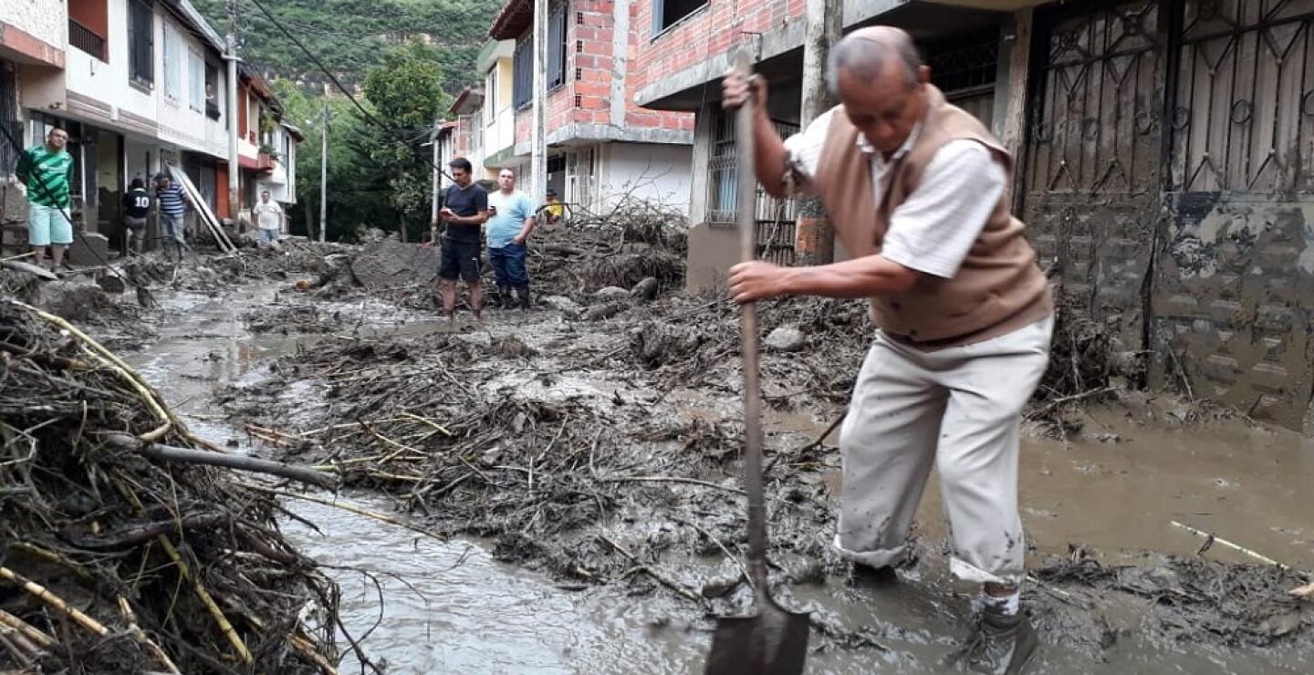 312052_BLU Radio. Avalancha en San Gil / Foto: Blu Radio.