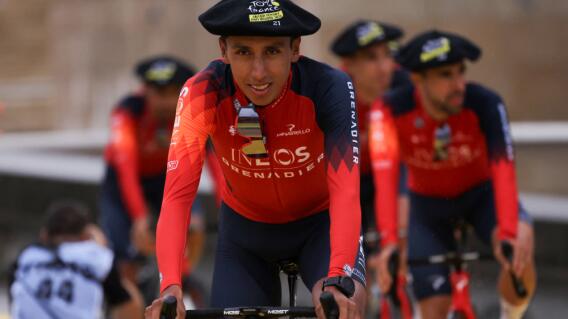 Egan Bernal, ciclista colombiano del INEOS Grenadiers, en la presentación del Tour de Francia 2023 Egan Bernal, ciclista colombiano del INEOS Grenadiers, en la presentación del Tour de Francia 2023