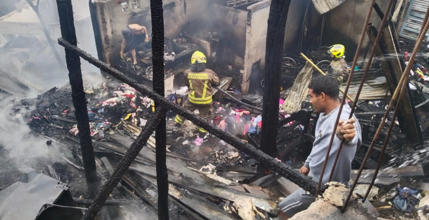 Incendio en comuna 4 de Bucaramanga, barrio Zarabanda.jpg