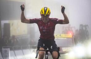 Demi Vollering durante el Tour de Francia femenino 2023