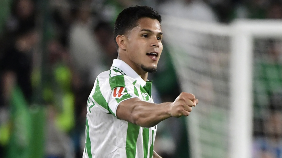 Juan Camilo 'Cucho' Hernández, delantero colombiano del Real Betis, anotó contra Real Sociedad, en La Liga Juan Camilo 'Cucho' Hernández, delantero colombiano del Real Betis, anotó contra Real Sociedad, en La Liga