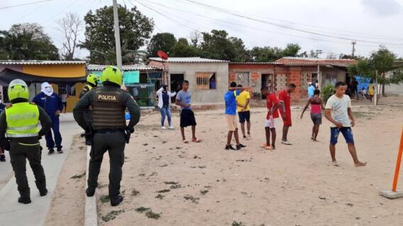 363064_Jóvenes jugando un partido de fútbol. Foto: Cortesía