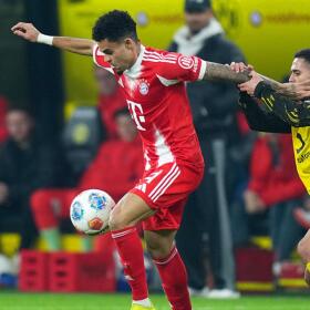 Luis Díaz en acción de juego con Bayern Múnich frente al Borussia Dortmund.
