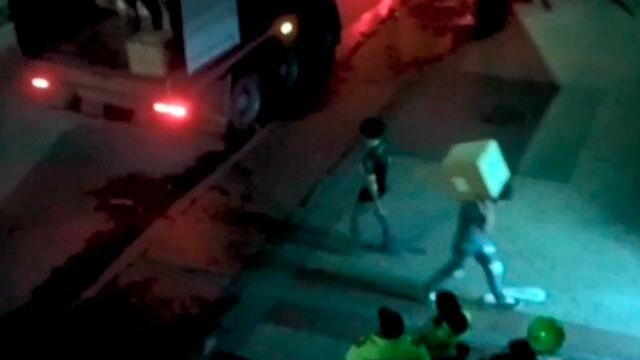Señalan a policías de escoltar camiones con contrabando en Bogotá