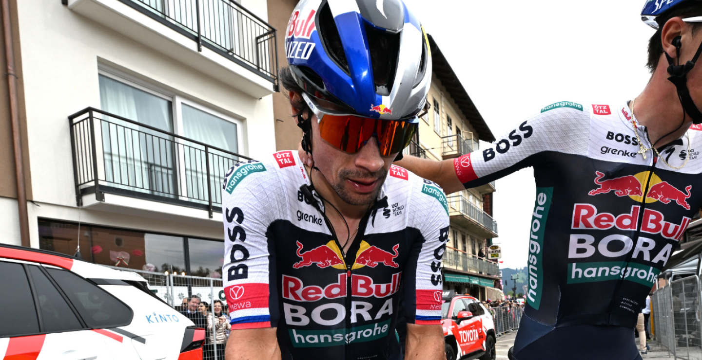 Primoz Roglic (Red Bull Bora Hansgrohe) se retiró en la etapa 16 del Giro de Italia 2025