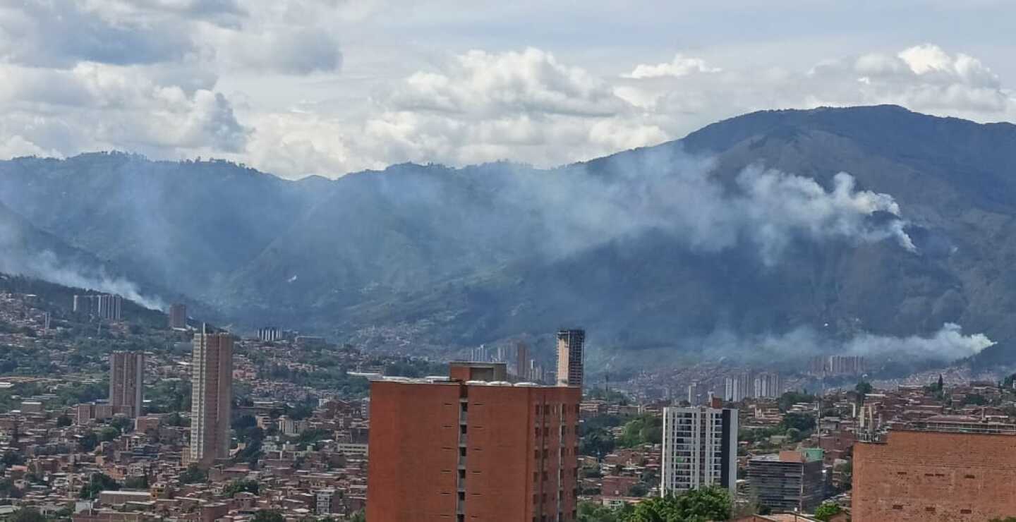 373800_Incendio en el cerro Quitasol de Bello. / Foto Guardianes Antioquia