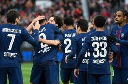 PSG celebrango un gol