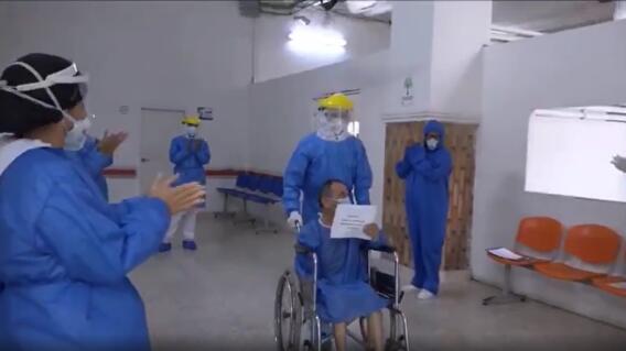 370750_BLU Radio //Personal médico del Hospital General de Barranquilla aplaudieron la recuperación de Giovanni // Foto: Tomada de video