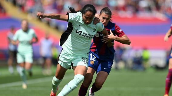 Mayra Ramírez, jugadora de Chelsea, en medio del partido contra Barcelona, por la Champions League femenina Mayra Ramírez, jugadora de Chelsea, en medio del partido contra Barcelona, por la Champions League femenina