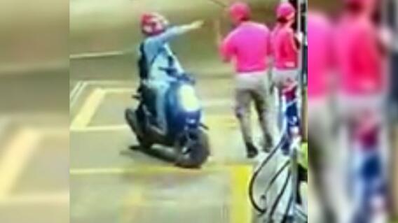 delincuente atracando estacion de servicio melendez cali.jpg delincuente atracando estacion de servicio melendez cali.jpg
