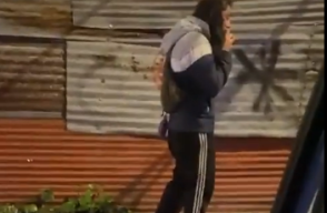 Mujer celosa peleando con la pareja