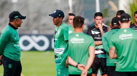 James Rodríguez junto a sus compañeros de León atentos a las indicaciones de su nuevo entrenador. 
