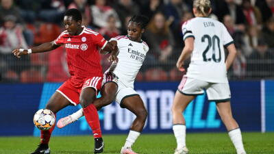 Linda Caicedo en acción de juego en Bayern Múnich vs. Real Madrid por Champions League femenina. 