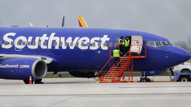 Revelan video dentro del avión donde murió pasajera tras explotar una ventanilla en pleno vuelo Revelan video dentro del avión donde murió pasajera tras explotar una ventanilla en pleno vuelo
