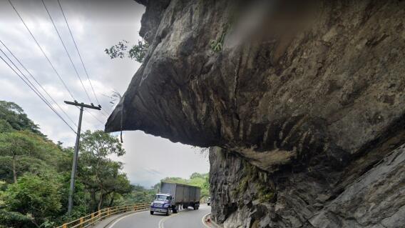 Nariz del Diablo, vía Bogotá - Girardot Nariz del Diablo, vía Bogotá - Girardot