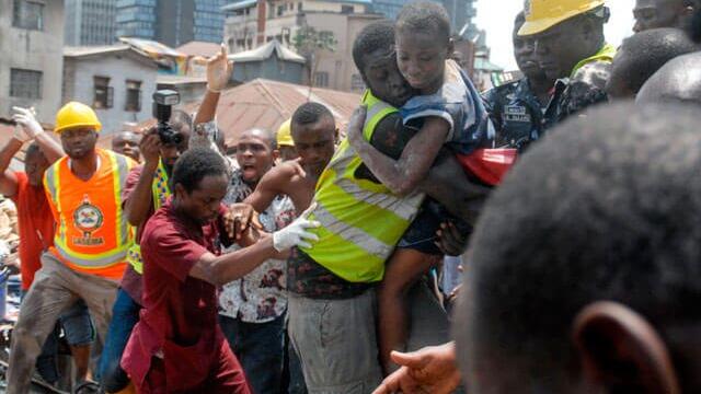 Al menos ocho muertos, entre ellos varios niños, deja derrumbe de escuela en Nigeria 
