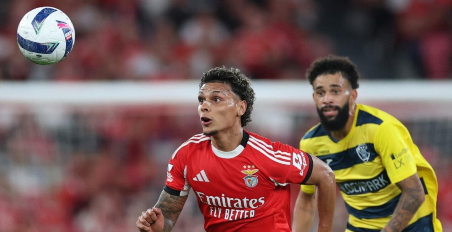 Richard Ríos (izq.) en acción de juego con Benfica frente al Gil Vicente. 