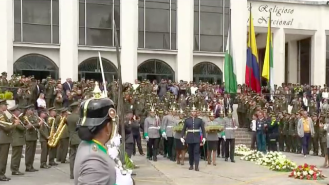 "No más guerra": despiden al mayor Edison Andrés González, asesinado por francotirador en El Tarra "No más guerra": despiden al mayor Edison Andrés González, asesinado por francotirador en El Tarra