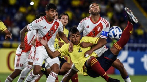 Jugada del partido entre Perú y Colombia en el Sudamericano Sub-20.
