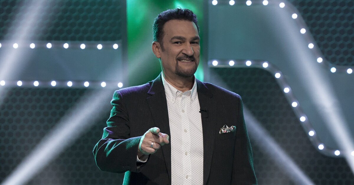 Kike Santander abrió el programa interpretando un reguetón ¡Escúchalo