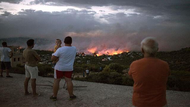 Al menos 20 muertos dejan fuertes incendios en Grecia