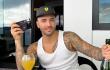 Maluma publica una foto con su novia en Navidad.