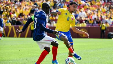 Richard Ríos en acción de juego en Colombia vs. Francia en duelo de preparación.